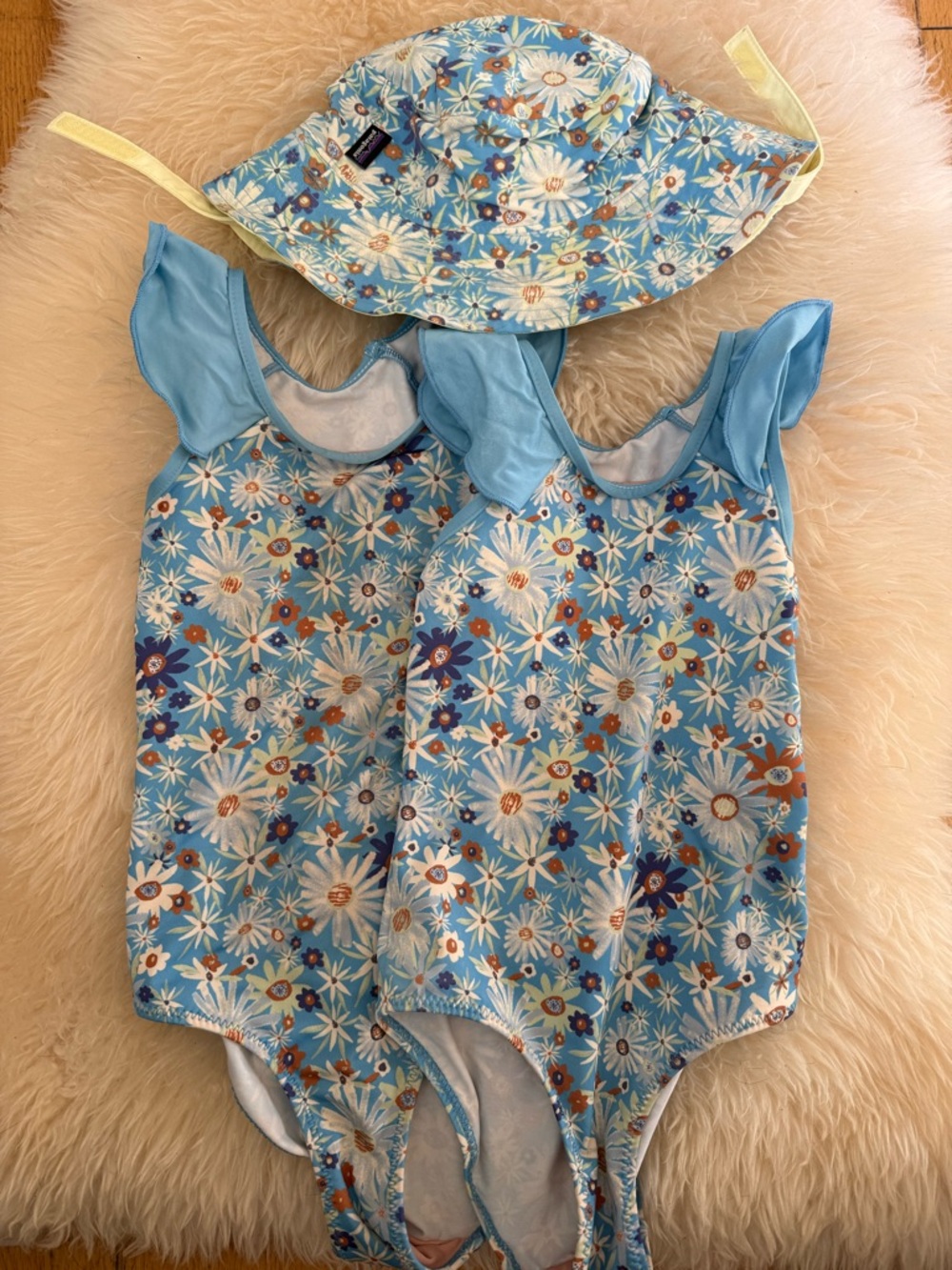 ***LOT OF 3 ITEM*** Patagonia Kids One-Piece Swimsuit & Hat Set
